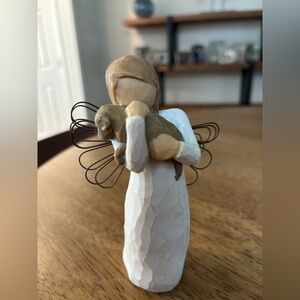Willow Tree Angel of Friendship  figurine - Cream and Brown